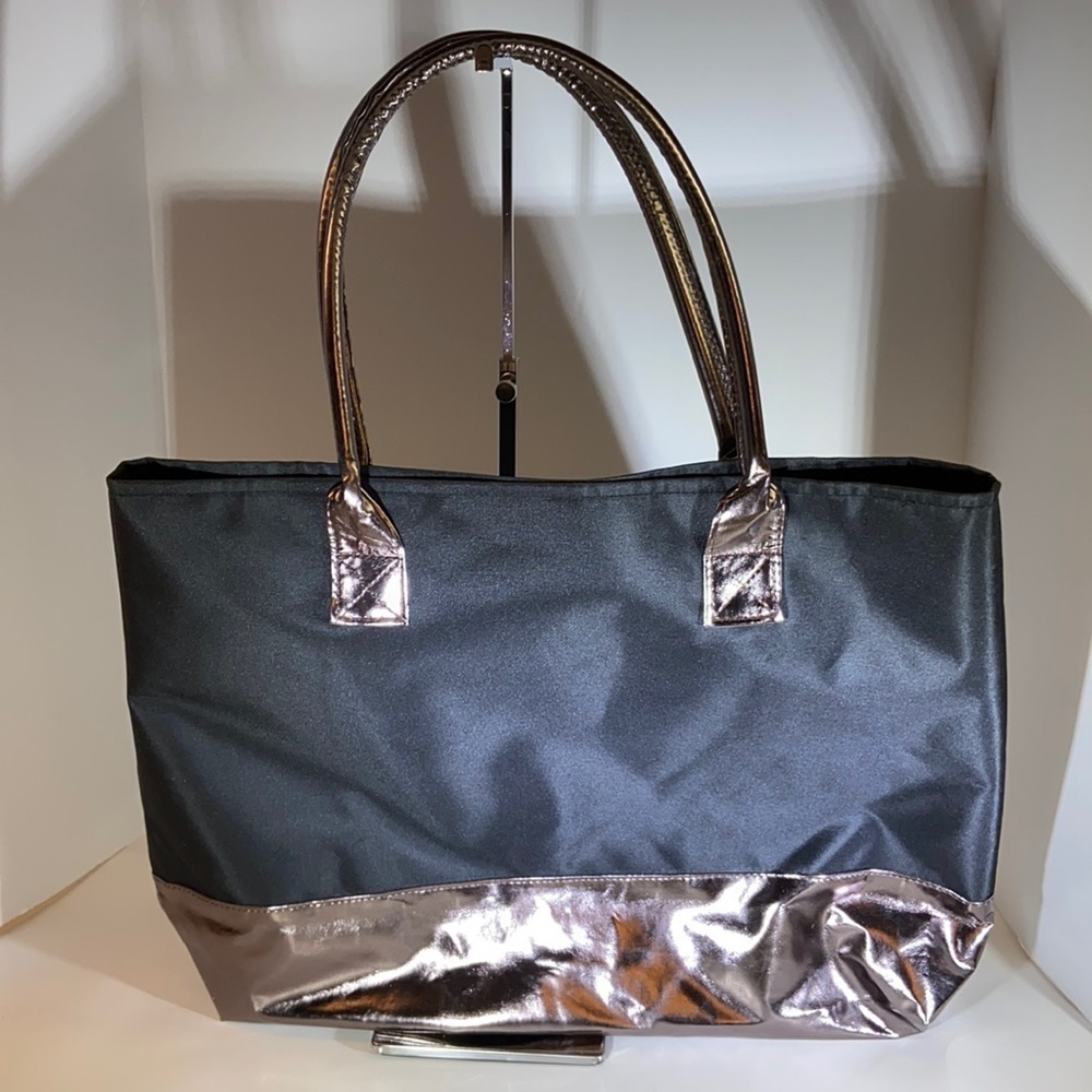 Signature Club A Tote
